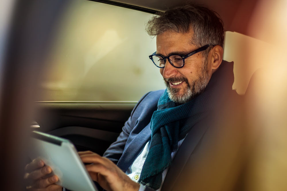 Client managing his portfolio online.
